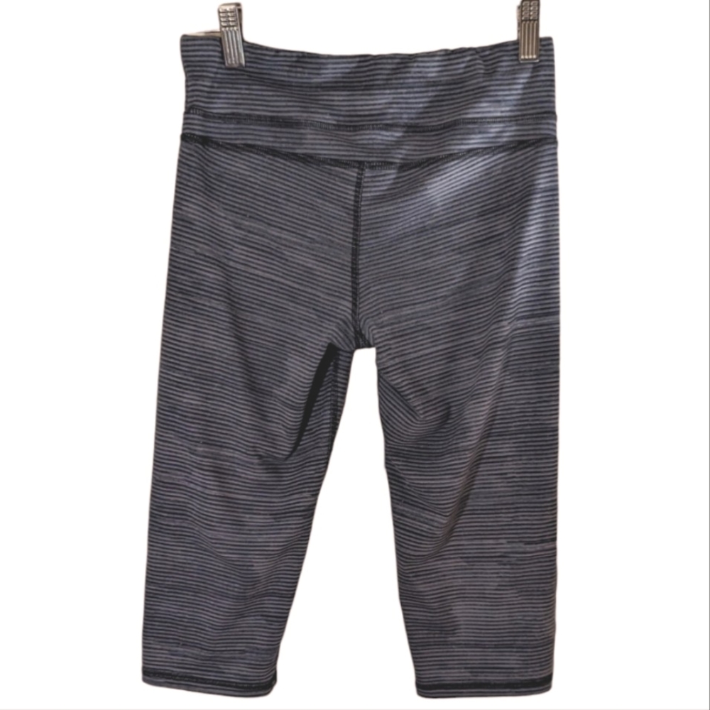 😎🏃‍♀️4 / $20 Champion Knee Length Athletic Shorts